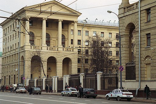 Федора Михеева похитили прямо у здания столичного ГУВД на Петровке, 38. Следователь Голышев сам проводил его до машины похитителей