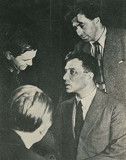 Борис Пастернак (справа внизу) и Илья Эренбург (справа вверху) на конгрессе в Париже. 1935 год