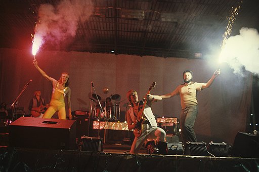 Выступление «Цветов» (Намин — справа) на фестивале «Ереван-81» 29 сентября 1981 года, после которого группу обвинили в «подрыве идеологических устоев страны»