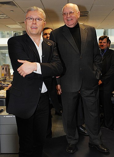 Бизнесмен Александр Лебедев и президент CССР Михаил Горбачев (справа) — хорошие друзья. Однажды, когда Горбачеву на отдыхе стало плохо, предприниматель даже организовал специальный рейс, чтобы вывезти его в Москву, к врачам