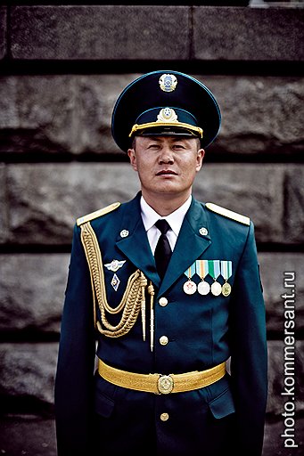 Аскар Аупбаев, майор. Его дед во время Второй мировой войны был командиром взвода пулеметчиков
