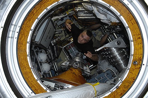 Максим Сураев на Земле, в музее космонавтики, и в космосе (на фото)