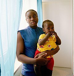 Мюнхен, Германия
Мариан из Нигерии забеременела в 16. Она и ее дочь Гертруда нашли прибежище в местном центре поддержки молодых матерей