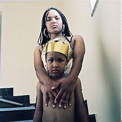 Рим, Италия
Валодья из африканской республики Кабо-Верде забеременела, когда ей было уже 18 лет. Своего сына Кевина она приехала рожать в Рим, где муниципальные власти оказывают ей помощь в воспитании ребенка