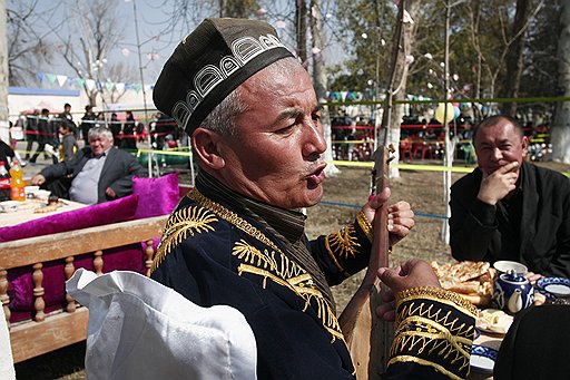 Народные поэты-сказители бахши — одни из главных гостей на празднике в Ташкенте