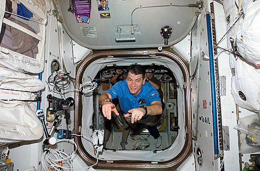 Астронавт Паоло Несполи давно известен в сети своими фото из космоса. Теперь же он стал еще и космическим оператором