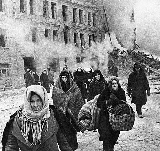 Холод, голод, обстрелы и болезни преследовали ленинградцев