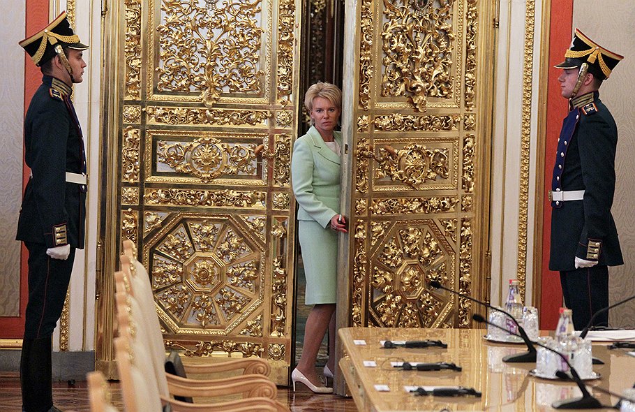 Влиятельные женщины — очень разные. Одна из них — Марина Ентальцева — следит за протоколом в Кремле... 