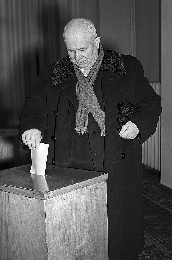 Голосует первый секретарь ЦК КПСС Н.С. Хрущев