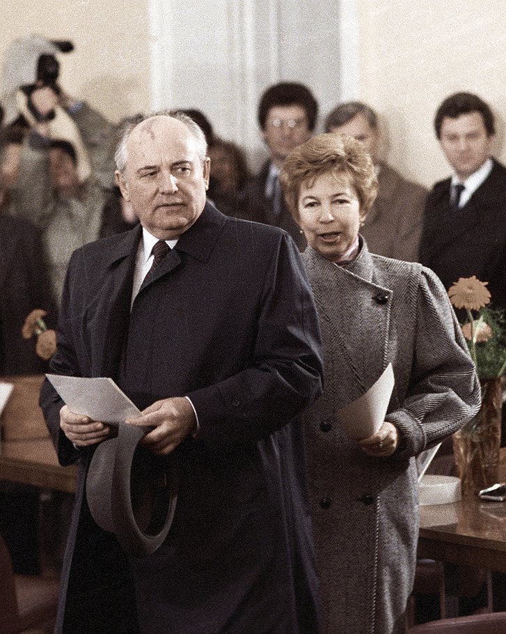 Горбачевы голосуют на выборах народных депутатов СССР 