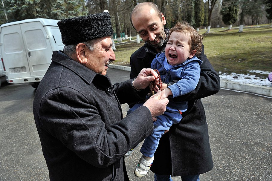 &quot;В России жизнь, а в Сирии смерть&quot;,— считает 75-летний Фарук Тлеуж из Дамаска, самый пожилой из репатриантов. Он приехал в Россию из-за детей и внуков