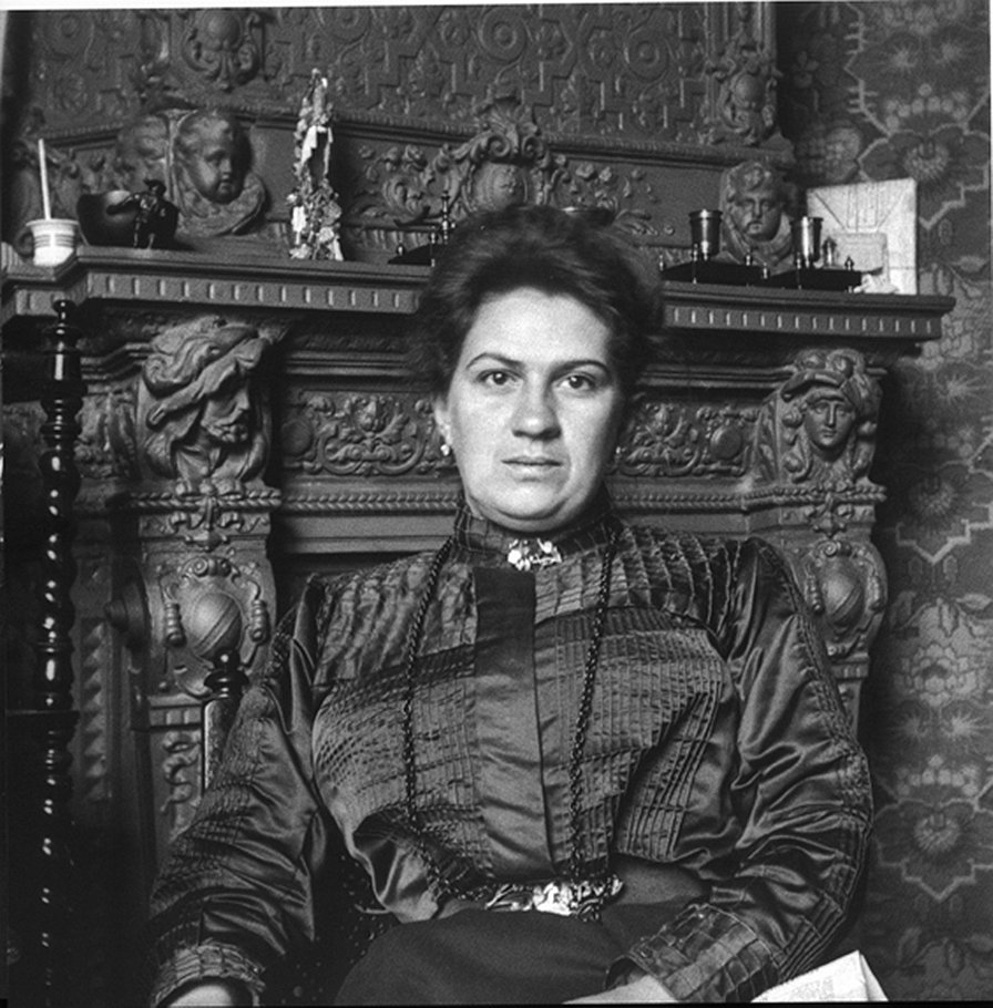 Портрет жены, Анны Николаевны Шуховой
