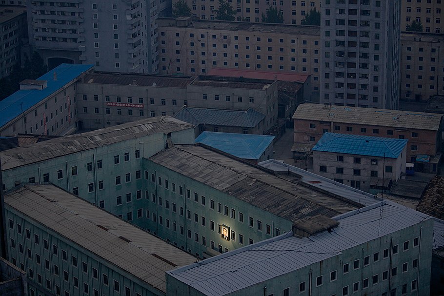 Дамир Саголж. Портрет основателя Северной Кореи Ким Ир Сена на здании в Пхеньяне 

