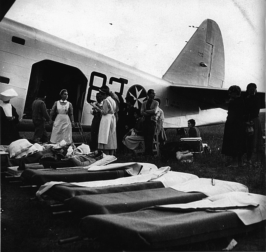 Для помощи раненым во время Второй мировой орден задействовал свою авиацию 
