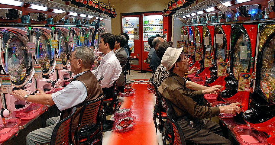 У японцев склонность к играм в крови: автоматы &quot;Патинко&quot; покорили страну, когда игрофикацию еще не придумали 
