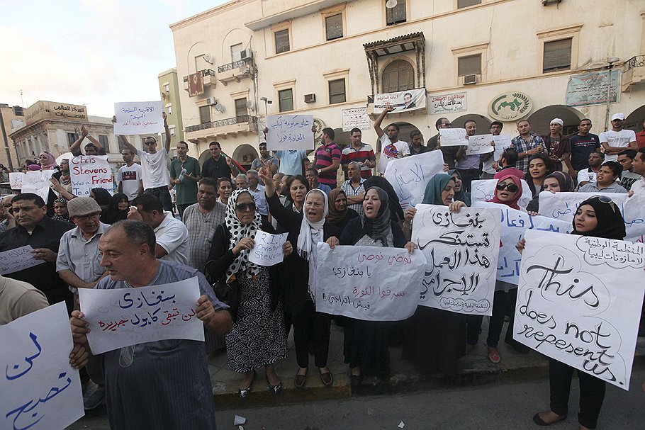 На следующий день после нападения на дипломатов ливийцы в бенгази протестовали против налетчиков. американцы, однако, уверены, что не обошлось без «Аль-Каиды»