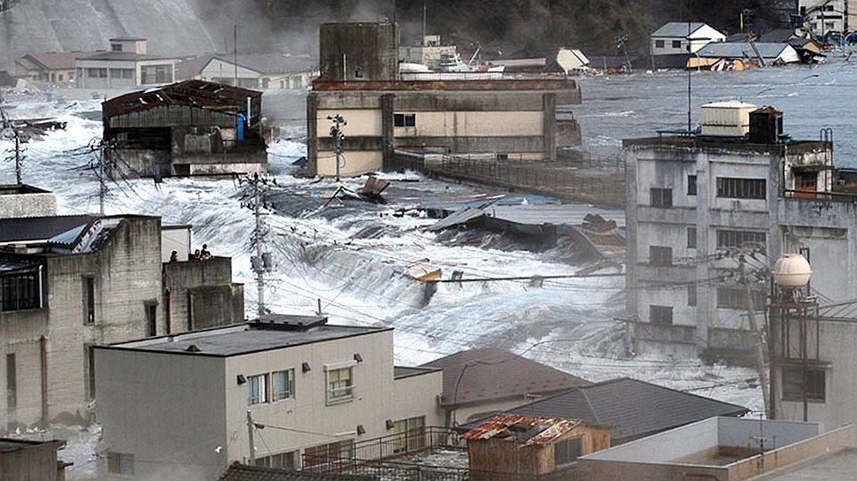 Спустя два года перемены в облике пострадавших районов налицо: бухта города Камаиси (префектура Ивате) в 2011-м и сегодня 