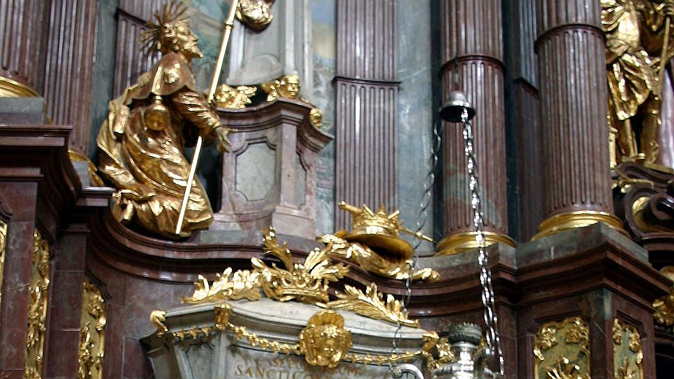 Саркофаг с мощами святого Коломана — британского паломника, который не дошел до Иерусалима, но стал небесным покровителем Мелька и Австрии