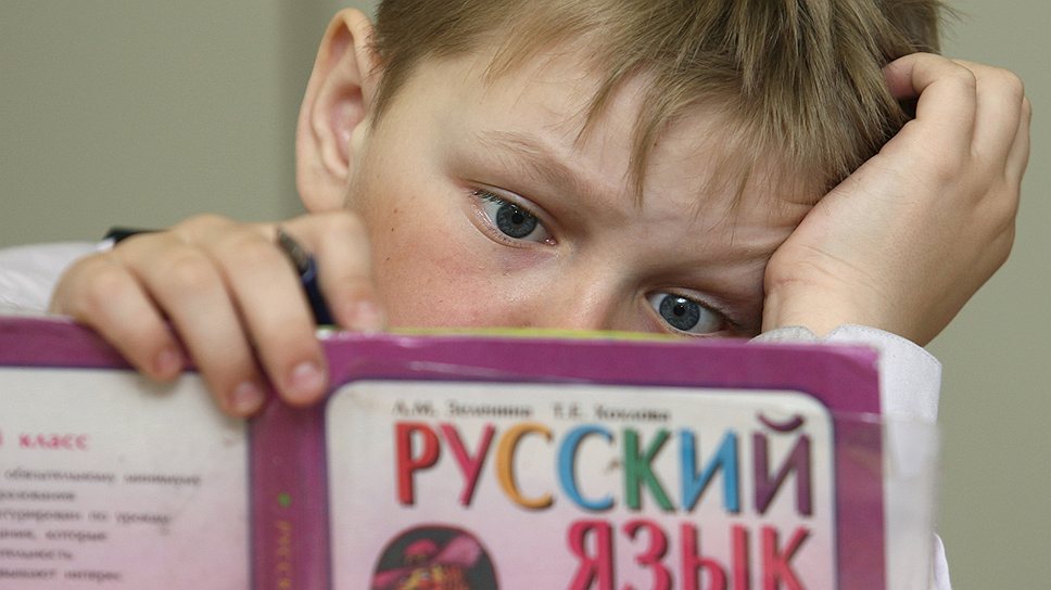 Русский язык школьники изучают с первого до последнего класса 
