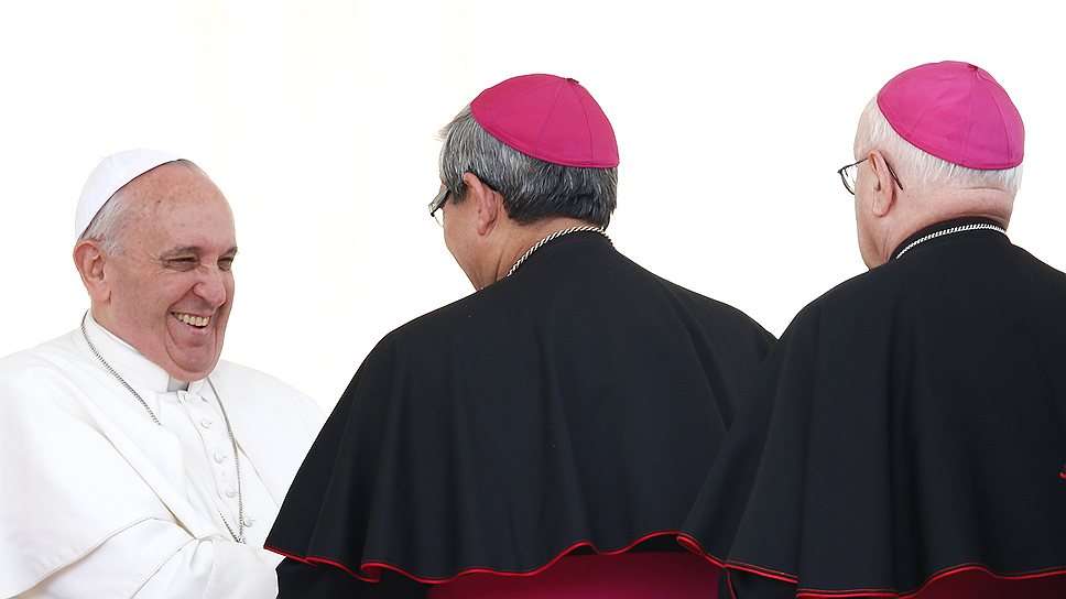 Папа охотно общается со всеми без исключения в Ватикане. Но при этом сохраняет дистанцию