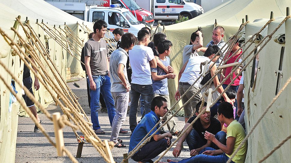 Московский палаточный лагерь для мигрантов -- исключение из правил: по всей стране нелегалов собираются селить в закрытые спецприемники