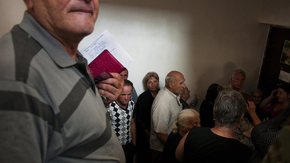 Грузины, которые решаются вернуться в Абхазию, оформляют документы в Гали 