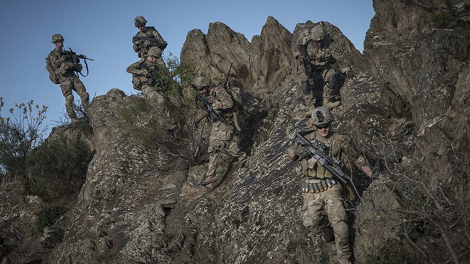 Чтобы выжить в Афганистане, надо научиться врастать в скалы. За четыре часа перехода по горам с перепадом высот в тысячу метров это усваивается на уровне рефлекса 