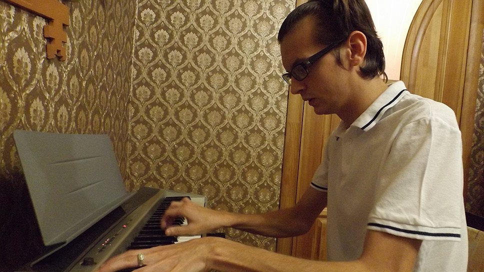 Алексей Макшаков стал профессиональным музыкантом
