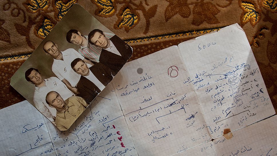 Алладин Маршан, приехавший в Абхазию из пригорода Дамаска, давно ведет генеалогическое древо и надеется отыскать своих родственников по фотографии. Вместе с женой они хотят остаться на земле предков навсегда 