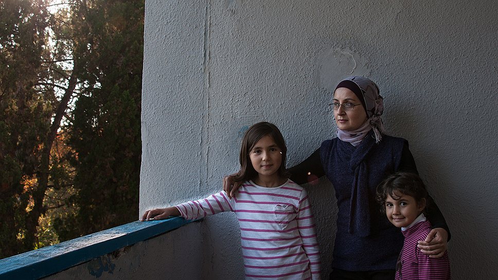 Жена Амара с дочками. Большинство родни осталось в Сирии