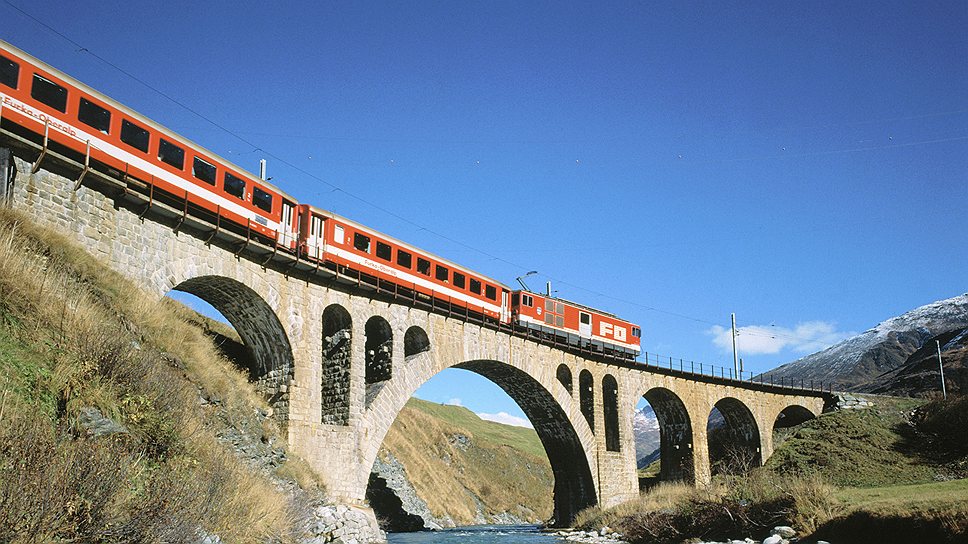 В поездке на поезде &quot;Glacier Express&quot; важна не скорость, а виды за окном 

