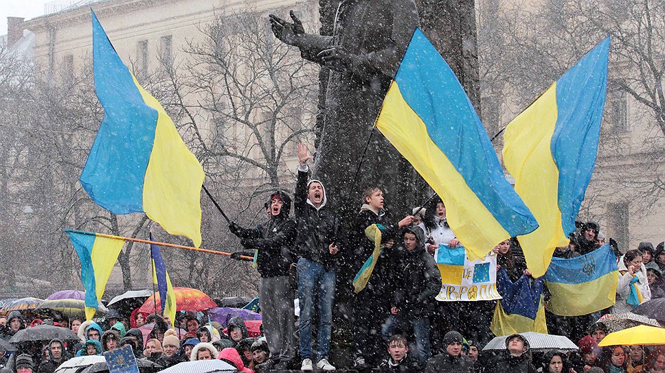 Студенты на львовском майдане выражают поддержку майдану киевскому
