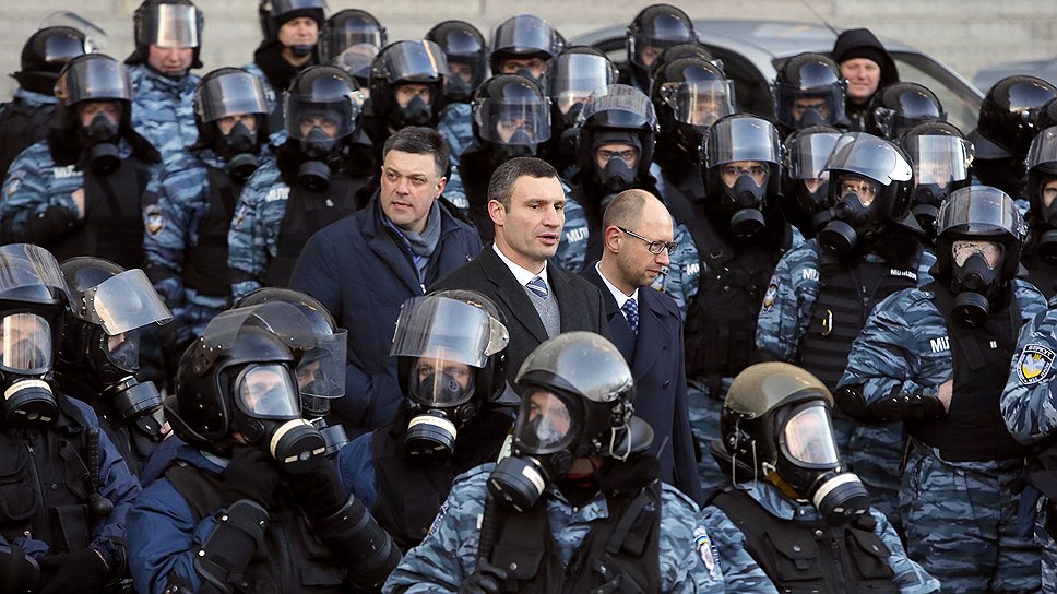 Лидеров украинской оппозиции приглашают во власть так настойчиво, что отказываться все труднее