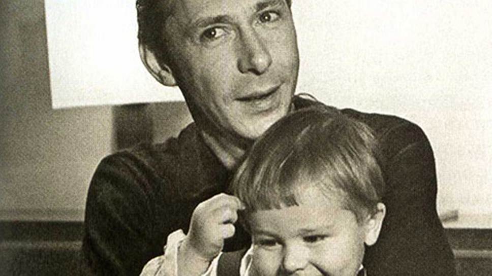 Олег Ефремов с сыном Мишей