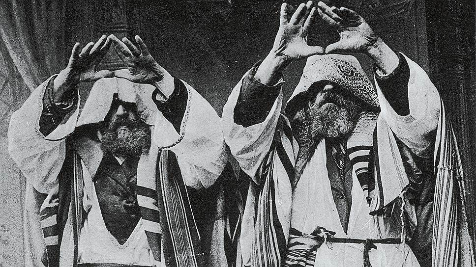 Праздник Иом-Кипур (День искупления) в синагоге в Галисии, фото 1910 года