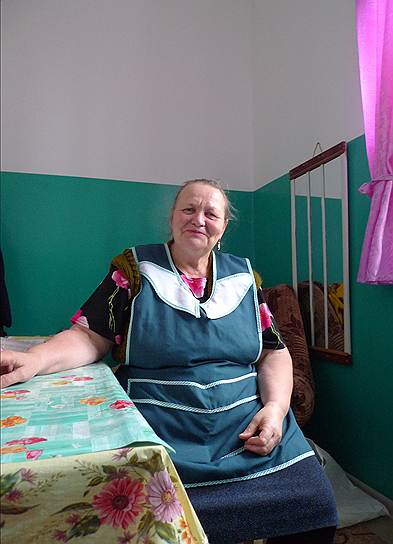 Ева Вакулина работает в туалете возле стоянки большегрузных фур 
