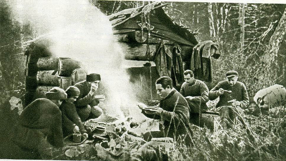 Лагерь изыскателей в таежных зарослях Сихотэ-Алиня (здесь пройдет БАМ). 1949 год 
