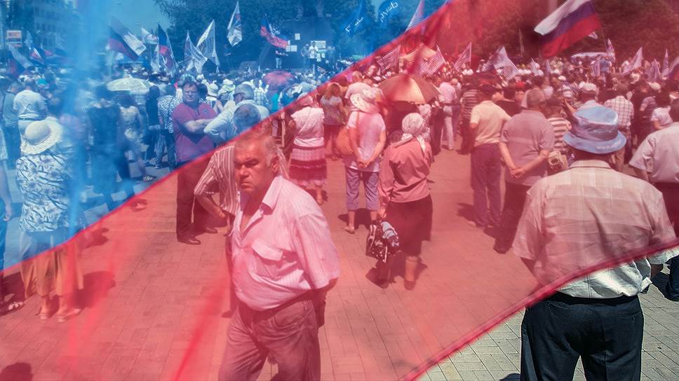 Пока по всей Украине шла кампания по выборам президента, в Донецке на митингах требовали открыть границу с Россией и призывали к бойкоту выборов 25 мая
