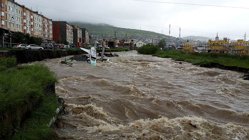 Река Магаданка вышла из берегов за полтора дня беспрерывных дождей 
