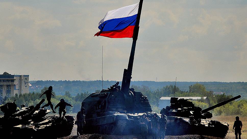 Россия опять с гордостью демонстрирует свои военные разработки. Самоходная артиллерийская установка &quot;Мста-С&quot; и танки Т-90 на &quot;Оборонэкспо-2014&quot;