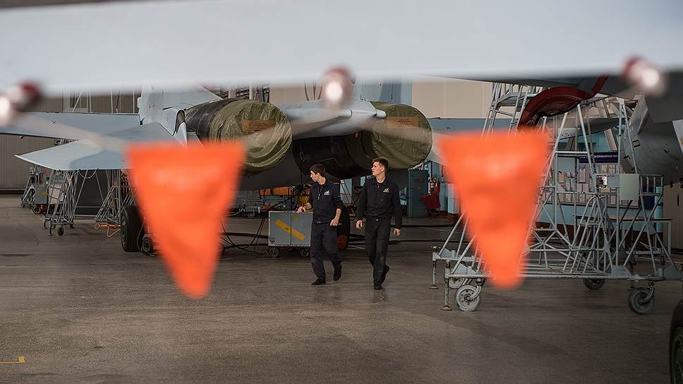 Цех окончательной сборки Су-35С. КнААЗ им. Ю.А. Гагарина начал серийное производство Су-35С в год своего 80-летия и вкладывает в каждую машину колоссальный производственный опыт  