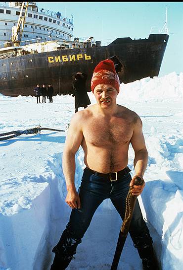 Атомный ледокол &quot;Сибирь&quot; на Северном полюсе. 1987 год