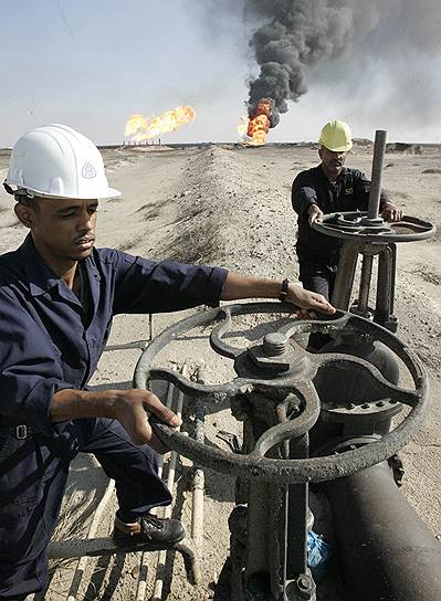 Нефть будет дешеветь. И неважно, на каких полях ее добывают (на фото — иракский пейзаж)