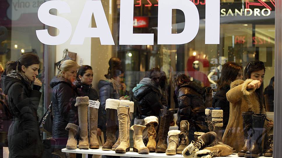 Миланские распродажи, январь 2012-го. Столпотворение в этом обувном магазине — наших рук дело
