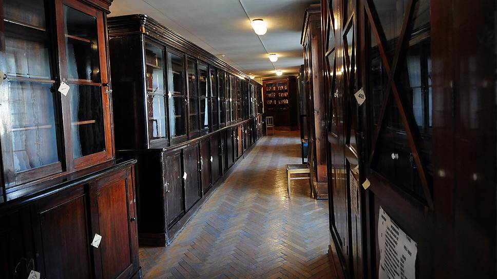 Это не просто хранилище книг, а знаменитая секретная комната: первые агенты Генерального штаба и военные разведчики изучали закрытые архивы именно здесь 
