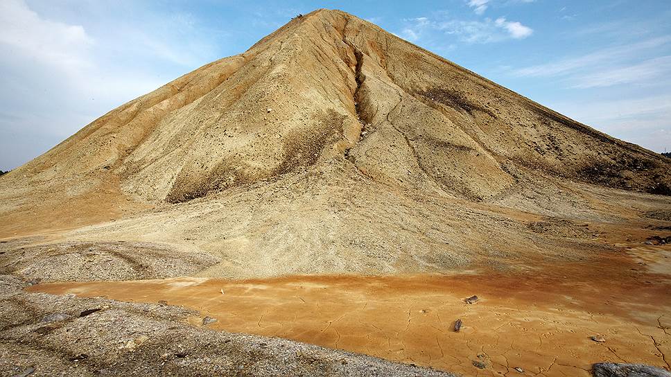 Почва возле бывших шахт отравлена отходами производства 