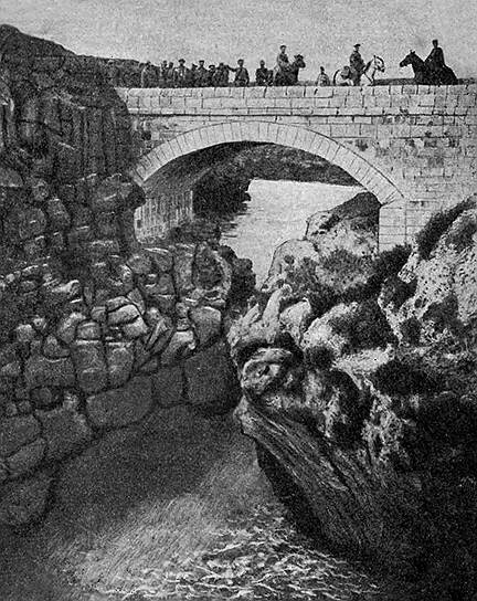 Мост через реку Бенди-Маку, который турки не успели разрушить перед наступлением русской армии. С него, сообщает фотокор &quot;Огонька&quot;, сбрасывали в реку армян. &quot;Огонек&quot;, сентябрь 1915-го 
