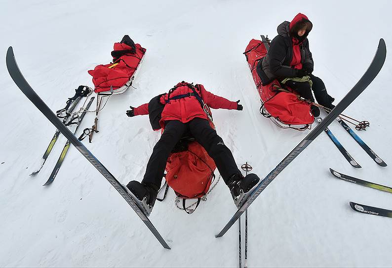 В день участники экспедиции проходили на лыжах более 15 километров 