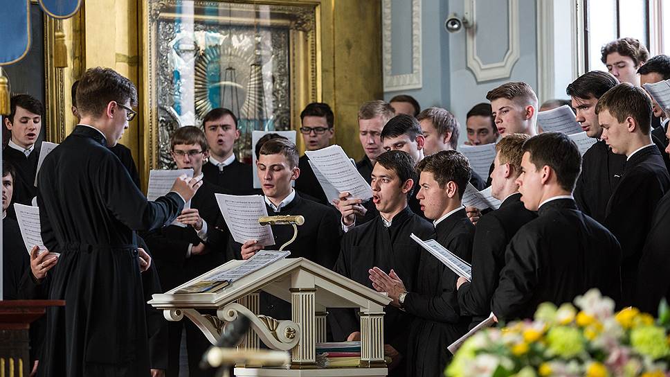 Петь в мужском хоре считается более почетным, чем в смешанном 
