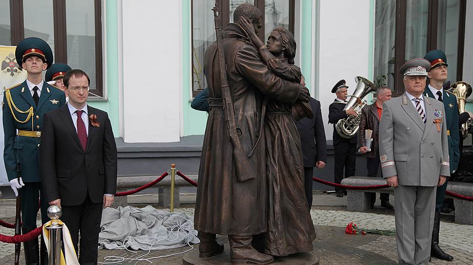Открытие памятника &quot;Прощание славянки&quot; на территории Белорусского вокзала в Москве
